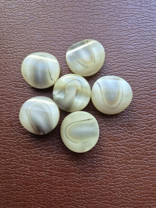 Guziki przezroczyste, perlowe