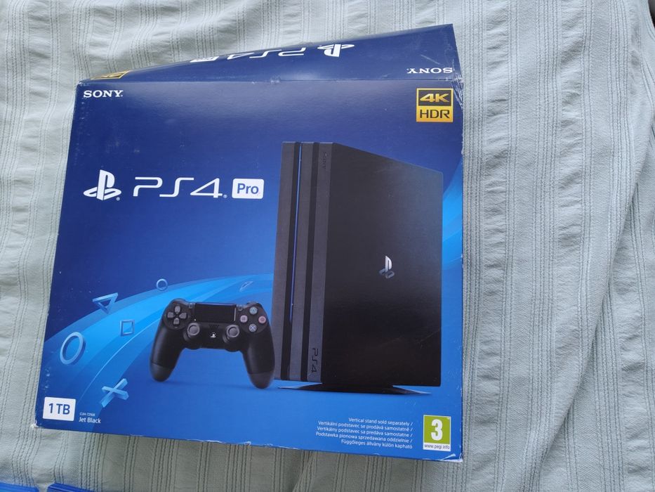 PS4 Pro CUH-7216B z 2 padami, słuchawki, 17 gier