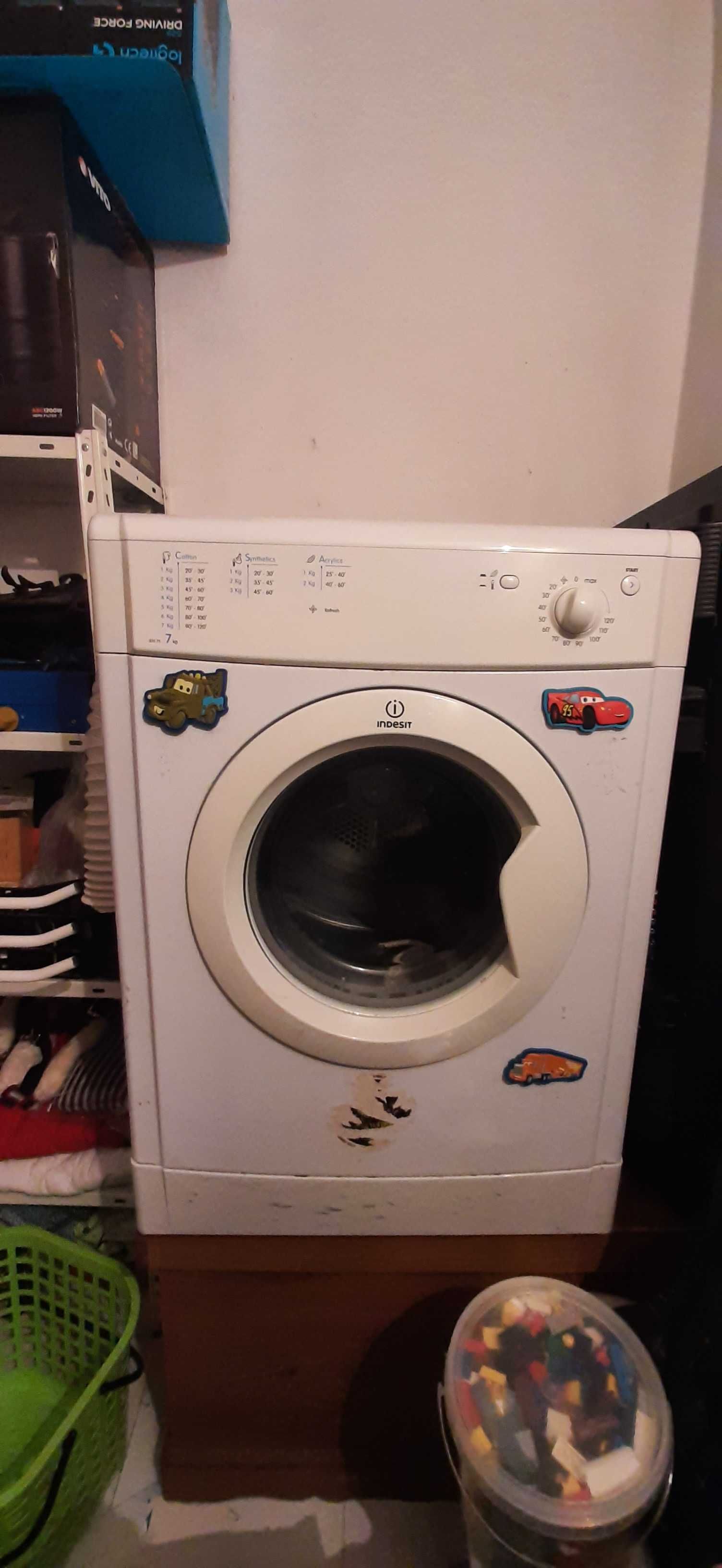 Maquina de secar Indesit