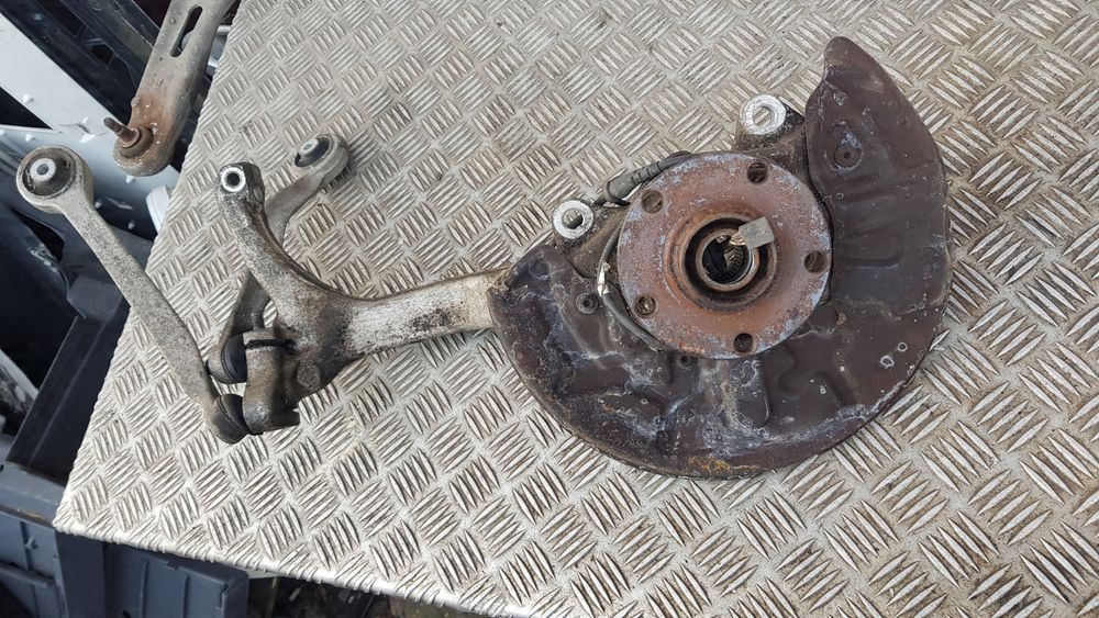 Audi A4 B6 2.0 Alt Zwrotnica Lewa przód