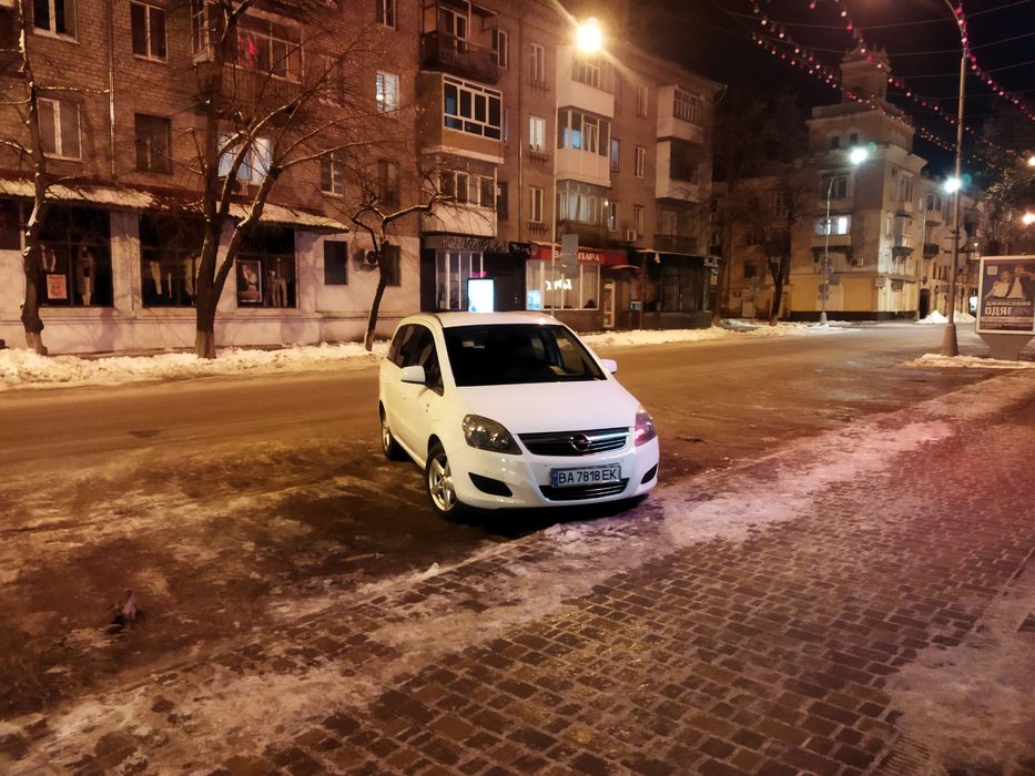 Опель Зафира 2010 1.8 обмен на бус