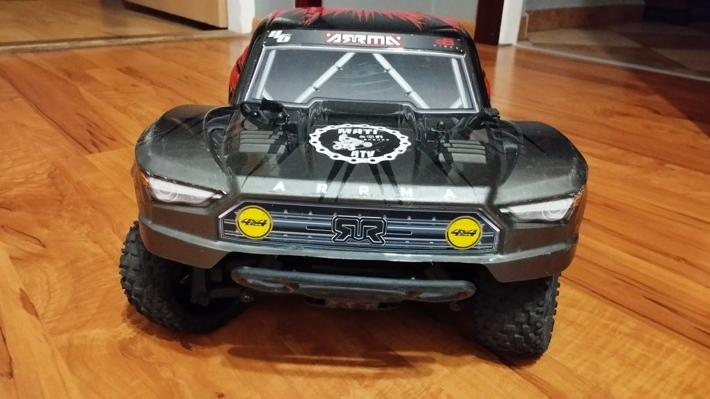 Model RC Arrma Senton 4 × 4