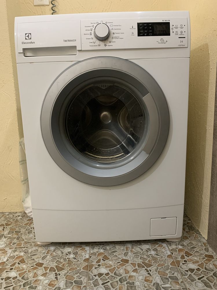 Пральна машина Electrolux EWS1074SMU