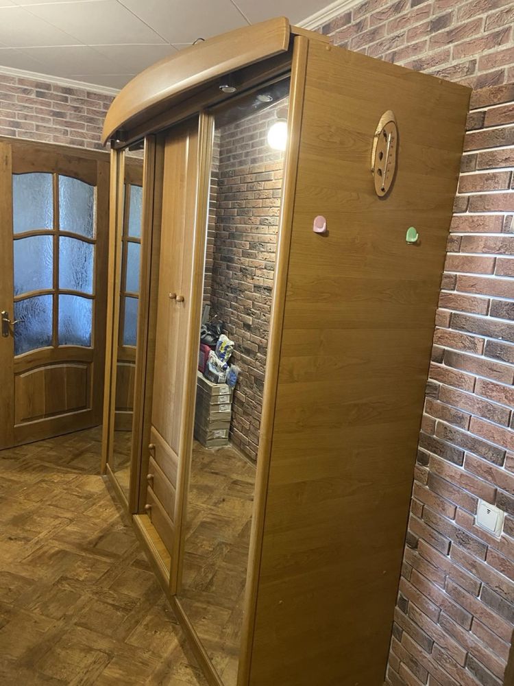 Шкаф в прихожую или комнату