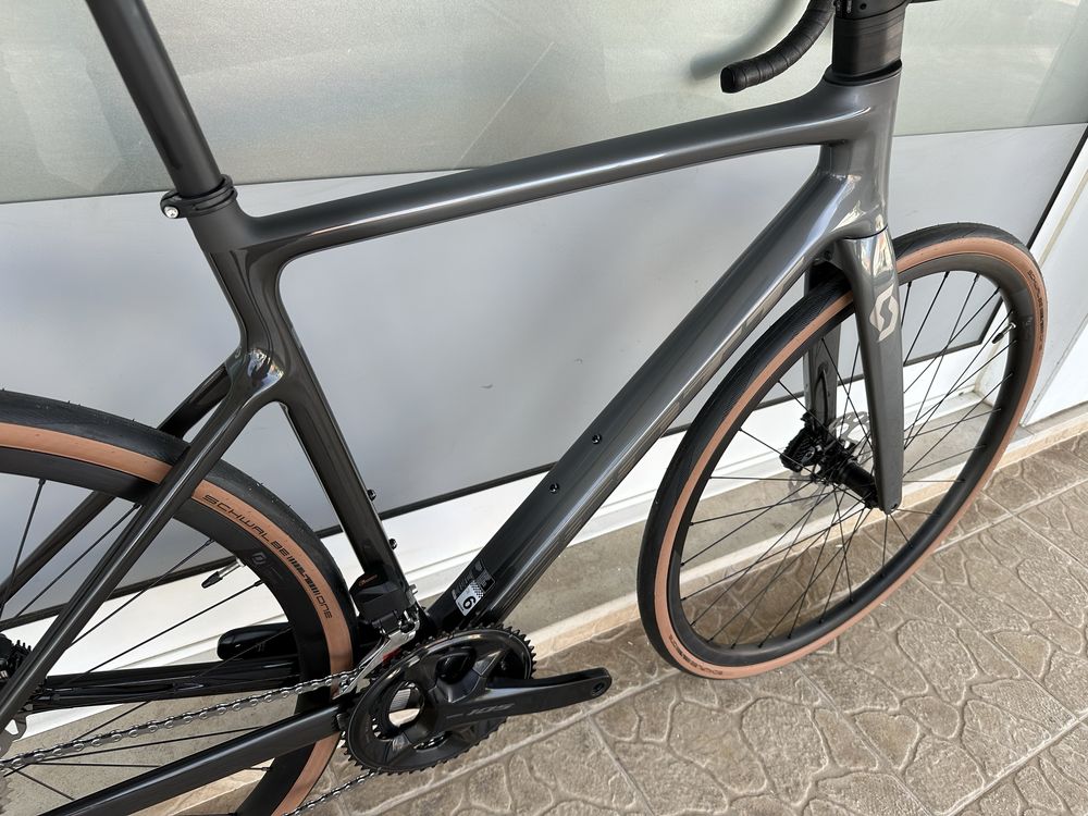 Bicicleta de estrada Scott Addict Di2 - Novidade