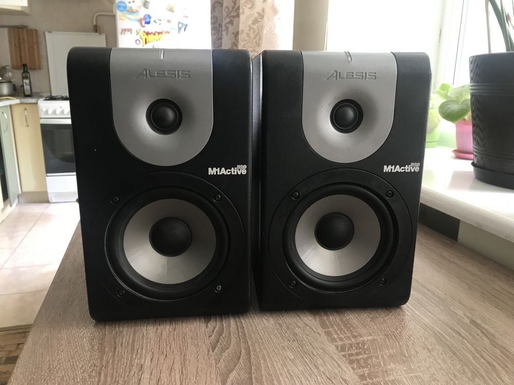 Студийные мониторы Alesis M1 Active 520