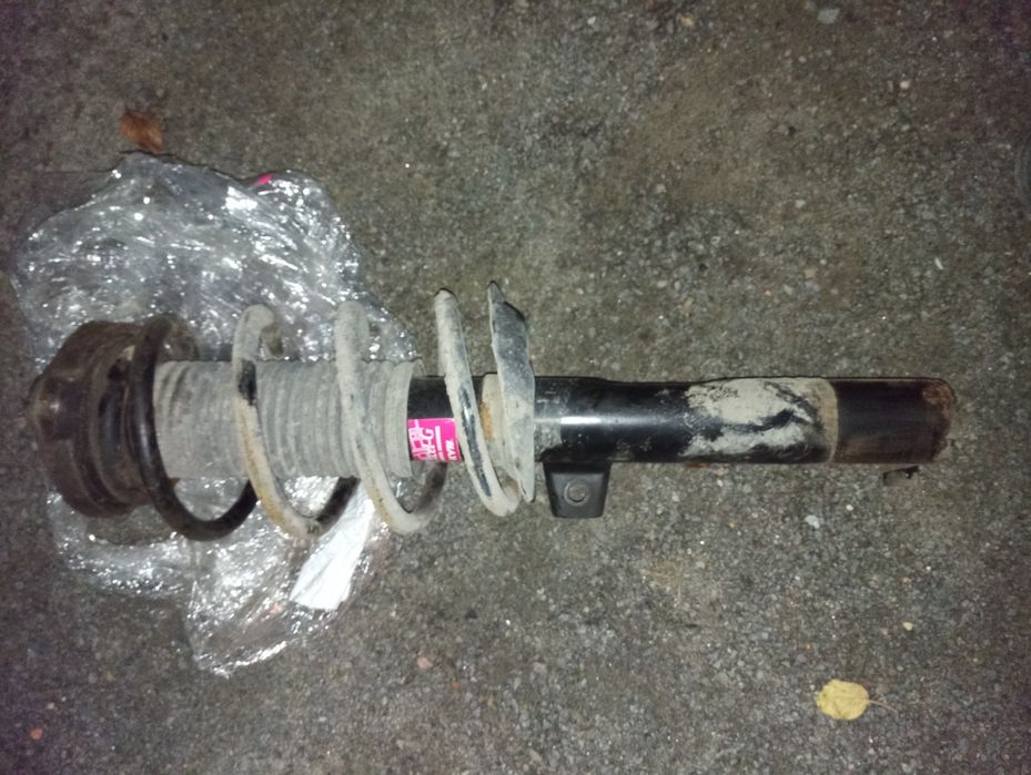 Стійка Kayaba Excel-G в зборі з пружиною для Volkswagen Cross Touran,