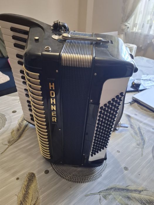 Akordeon HOHNER 96 basów 3 chóry jak nowa