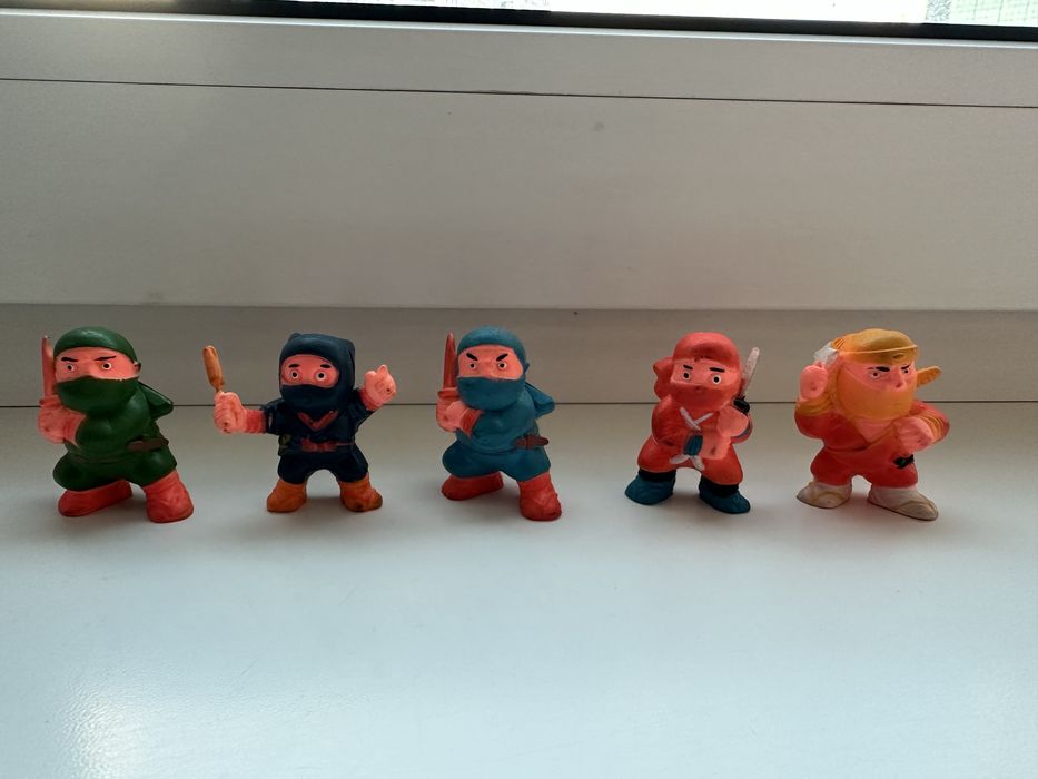 Продам киндеры Ниндзя , Львы , Бегемоты .