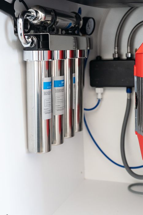 Bezdotykowa bateria z FILTREM WODY