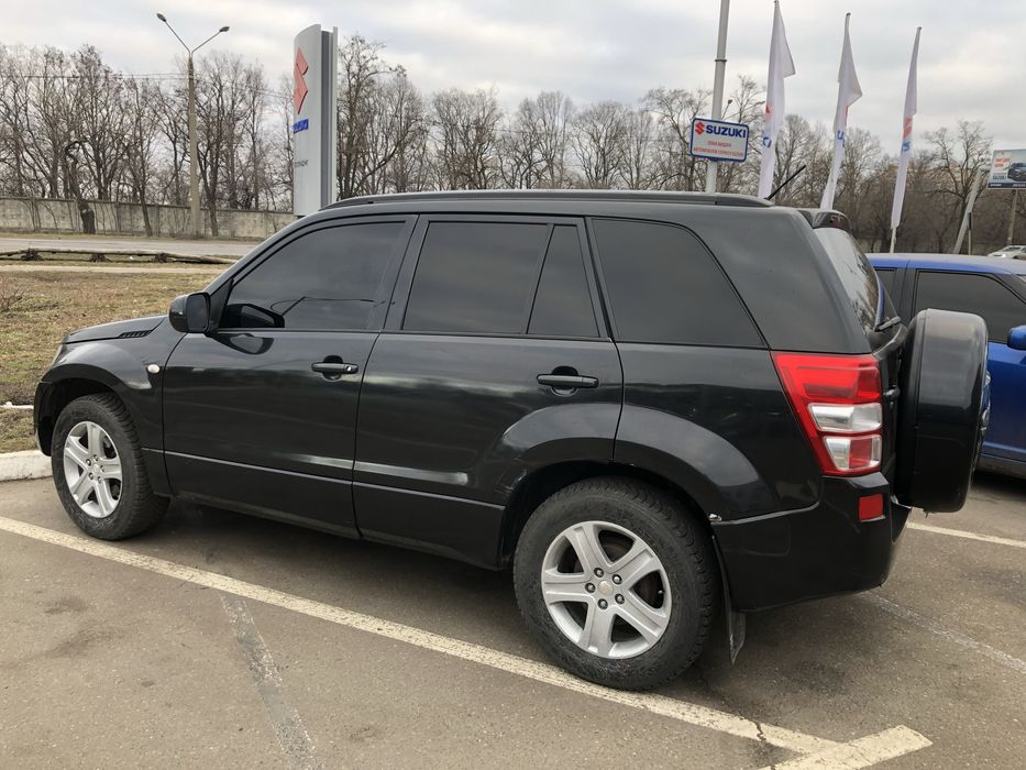 Suzuki grand vitara black