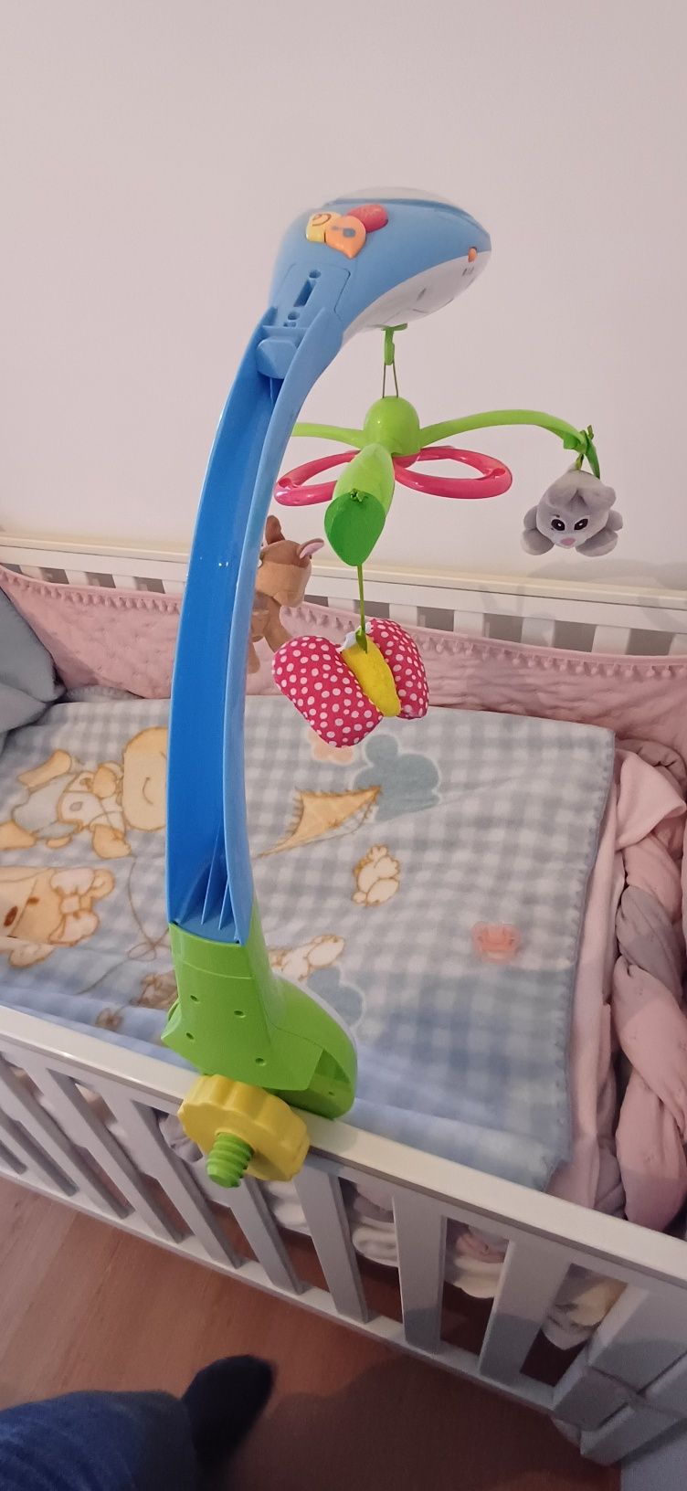 Brinquedo para cama de bebé