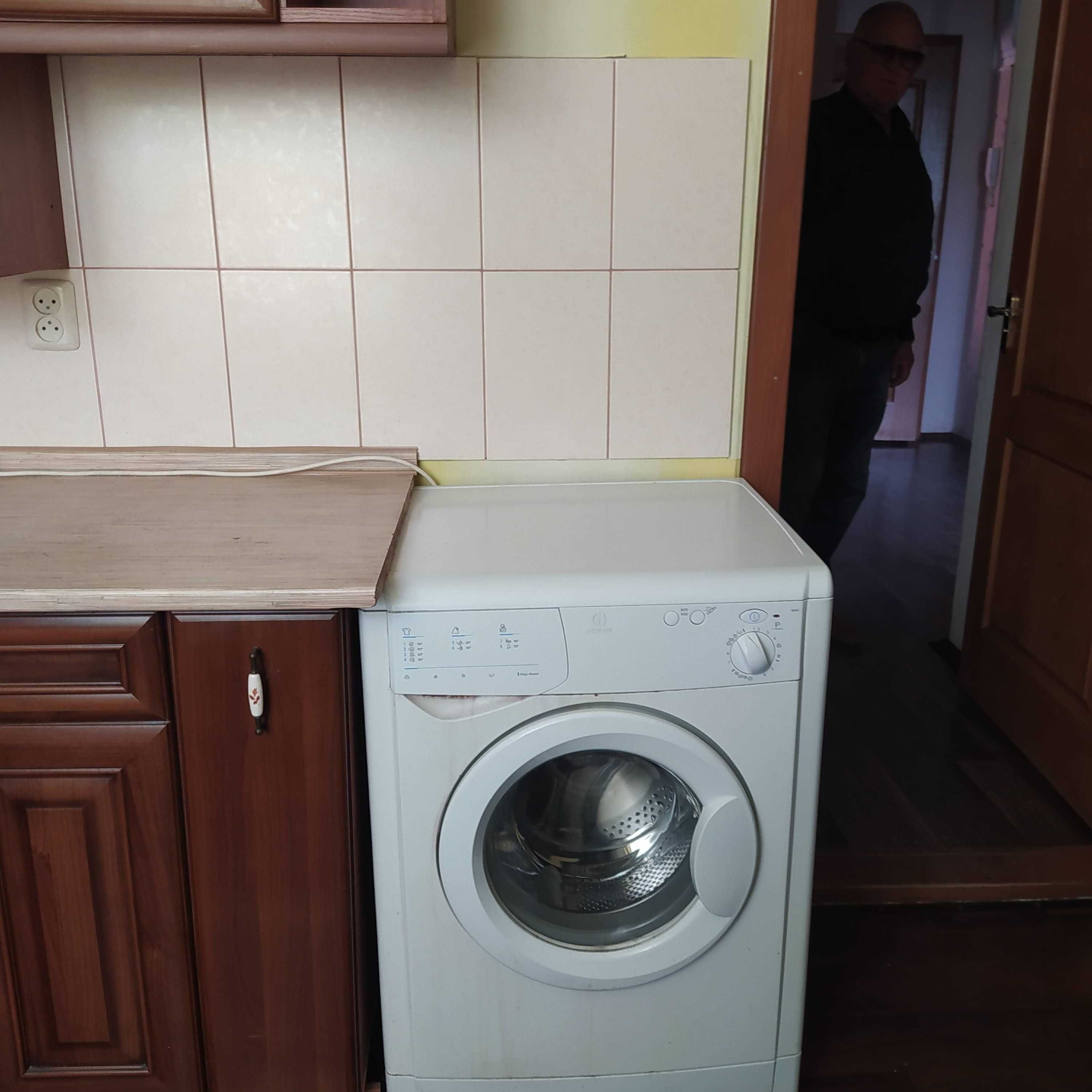 Продам 4-х кімнатну квартиру в центрі з індивідуальним опаленням