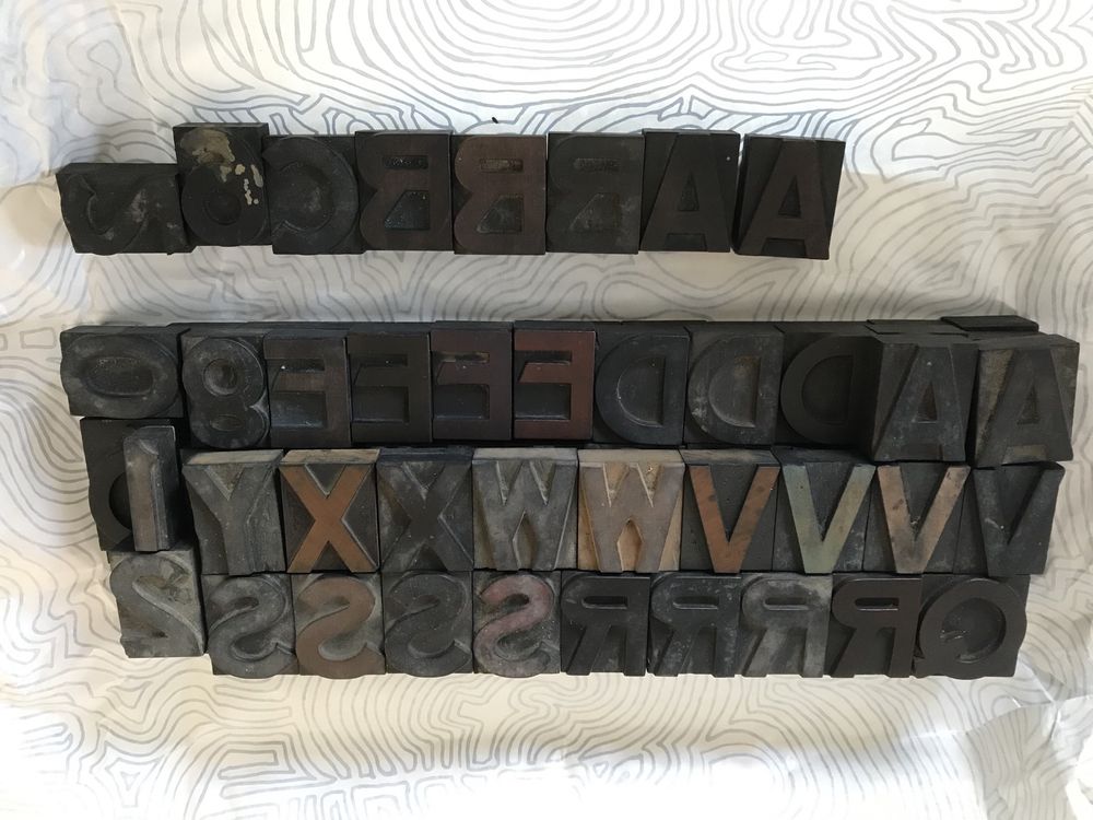 Tipos Letras Fonte em Madeira 50 mm de altura 100 caracteres