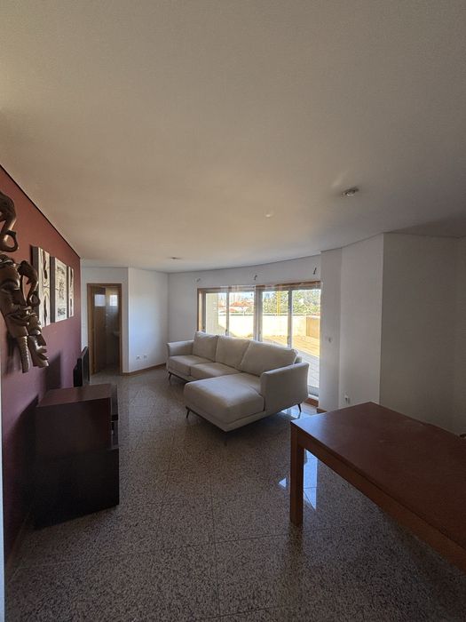 Vende-se - Apartamento T2 com terraço no Porto