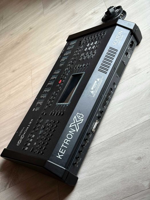 Aranżer MIDI moduł z wokalizerem i HDD Solton Ketron X4