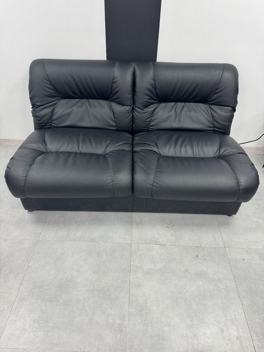 Диван відпочинковий, диван очікування з екошкіри в барбершоп