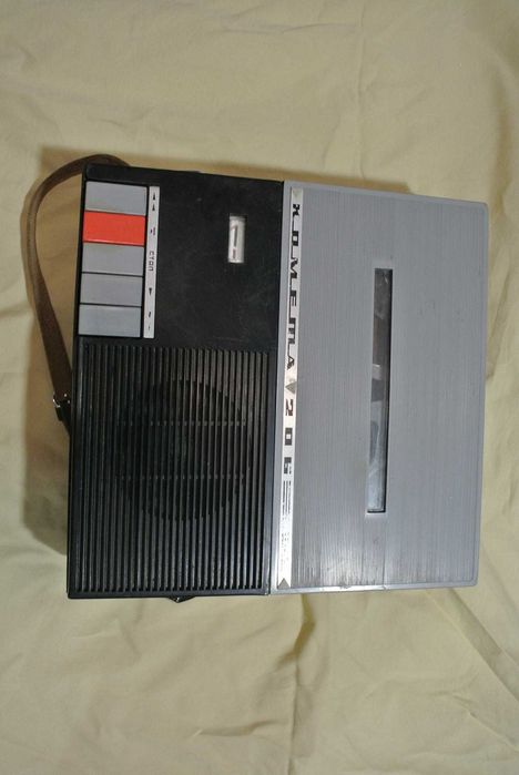 Портативный катушечный магнитофон "Комета-206"