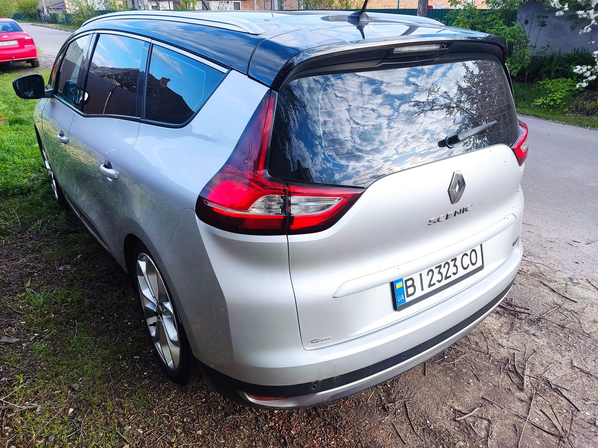 Продам Renault Grand Scenic 4 (2017 р.в.), 7-ми місний. 

Авто з Франц