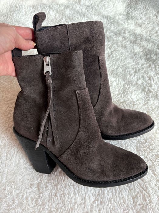 Козаки. Натуральна замша і шкіра. Розмір 38.