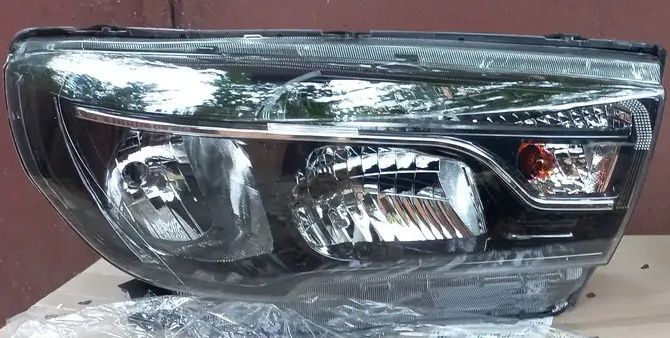 Фара передя права ВАЗ 2180 Lada Vesta Лада Веста з логотипом LADA