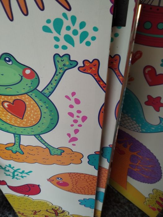 Biombo com desenhos infantis