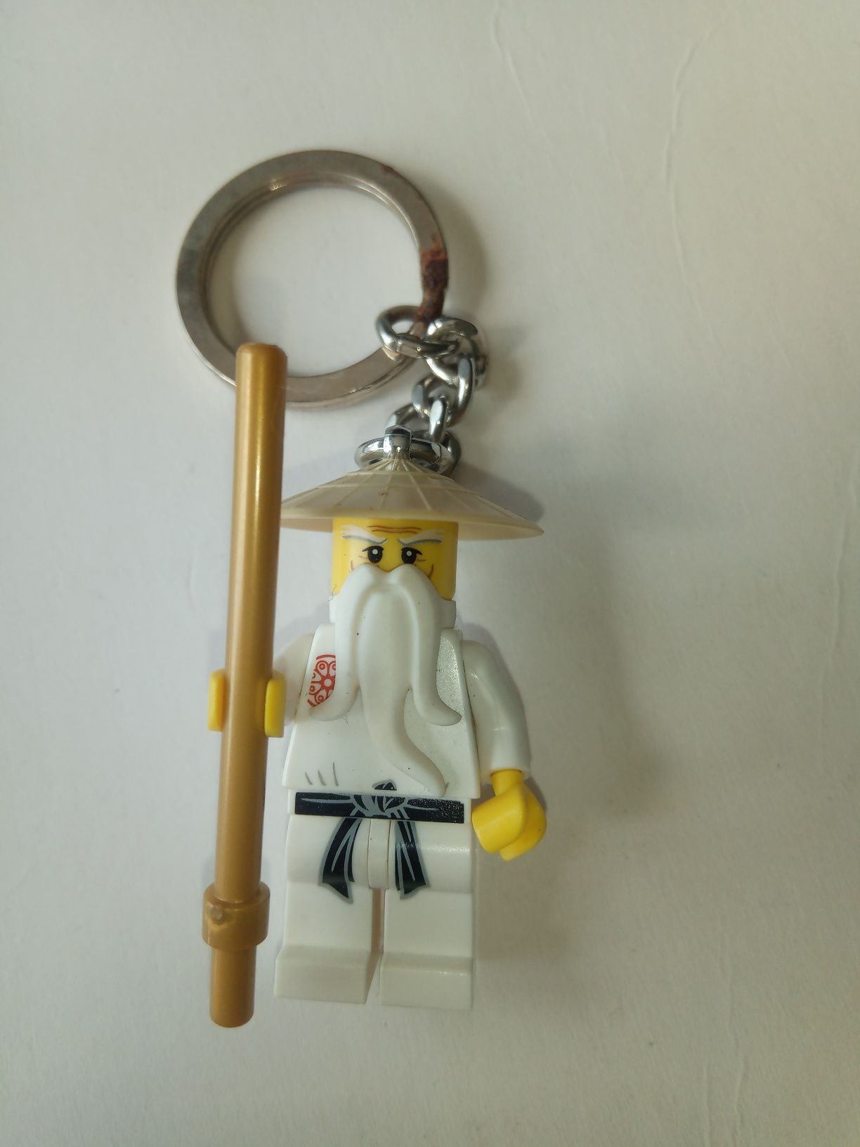 Figurka LEGO Ninjago Keychain  2011 Sensei Wu broń brelok