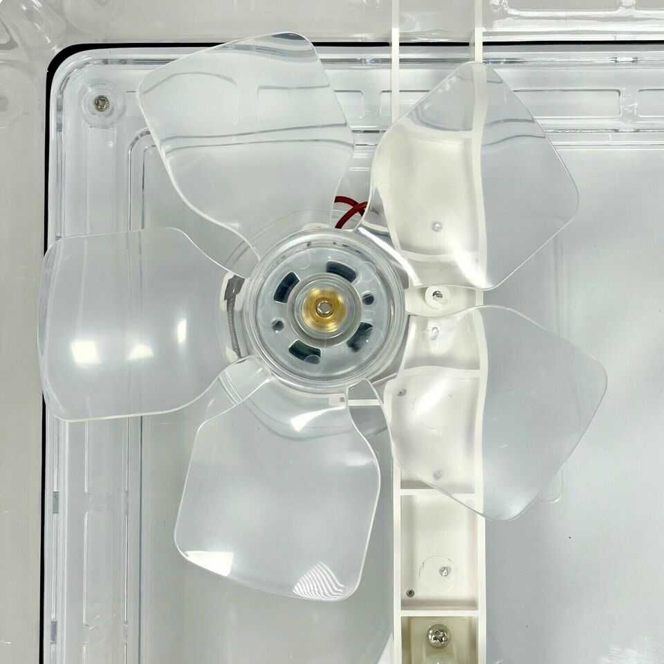 Clarabóia Carbest branca c/ventilador(28×28)(Autocaravana / Campervan)