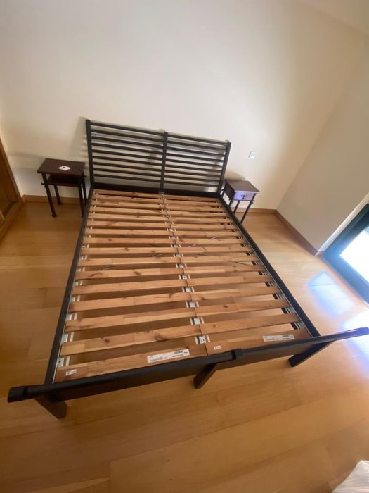 Cama de casal Ikea