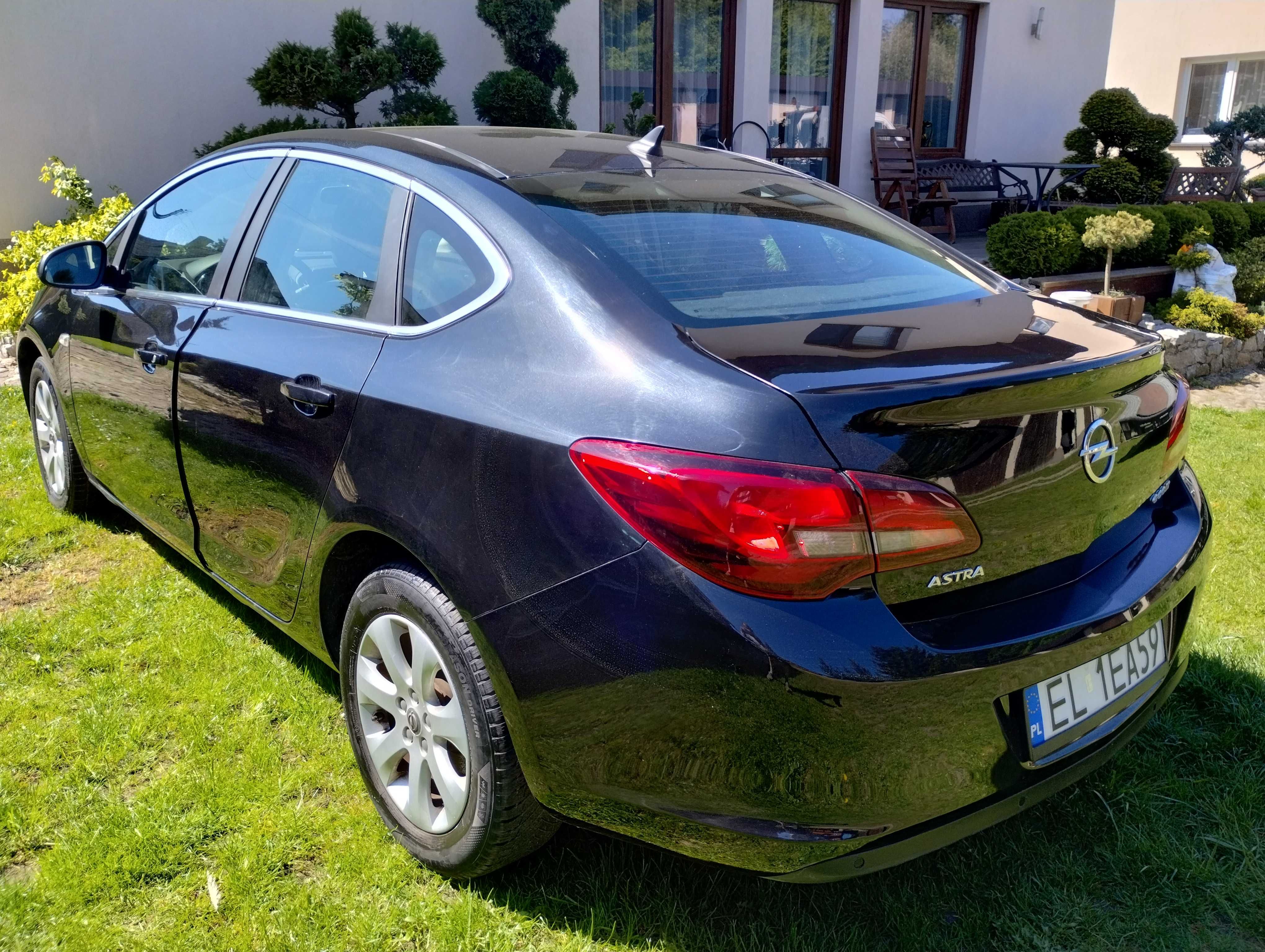 opel Astra 1,6 bogate wyposażenie