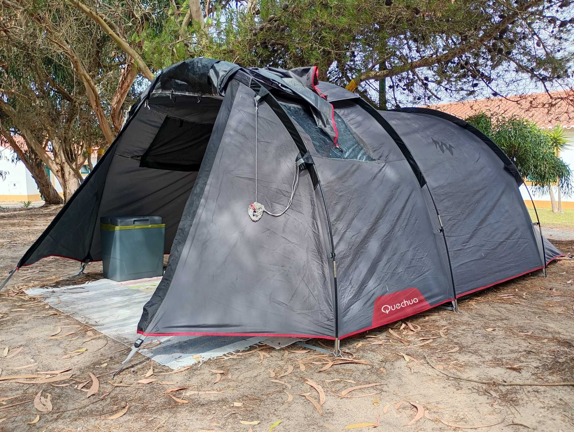 Tenda QUECHUA para 4 pessoas