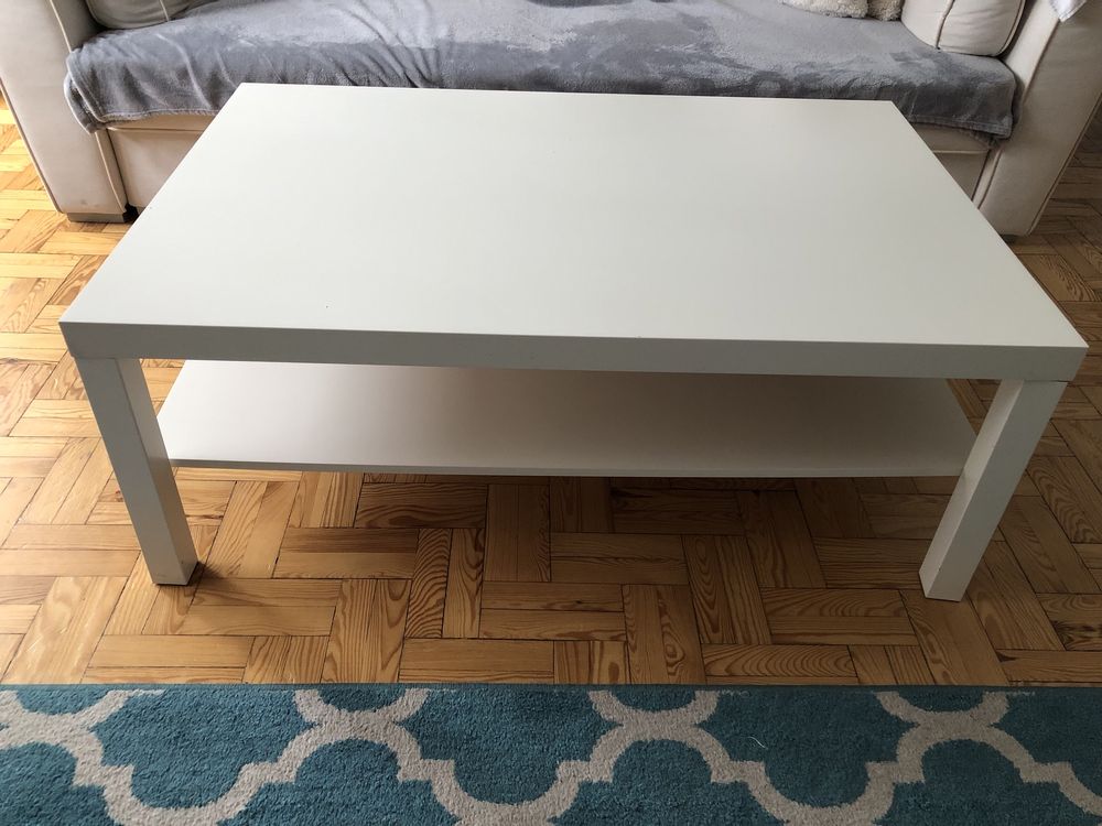 Biały stolik kawowy Ikea
