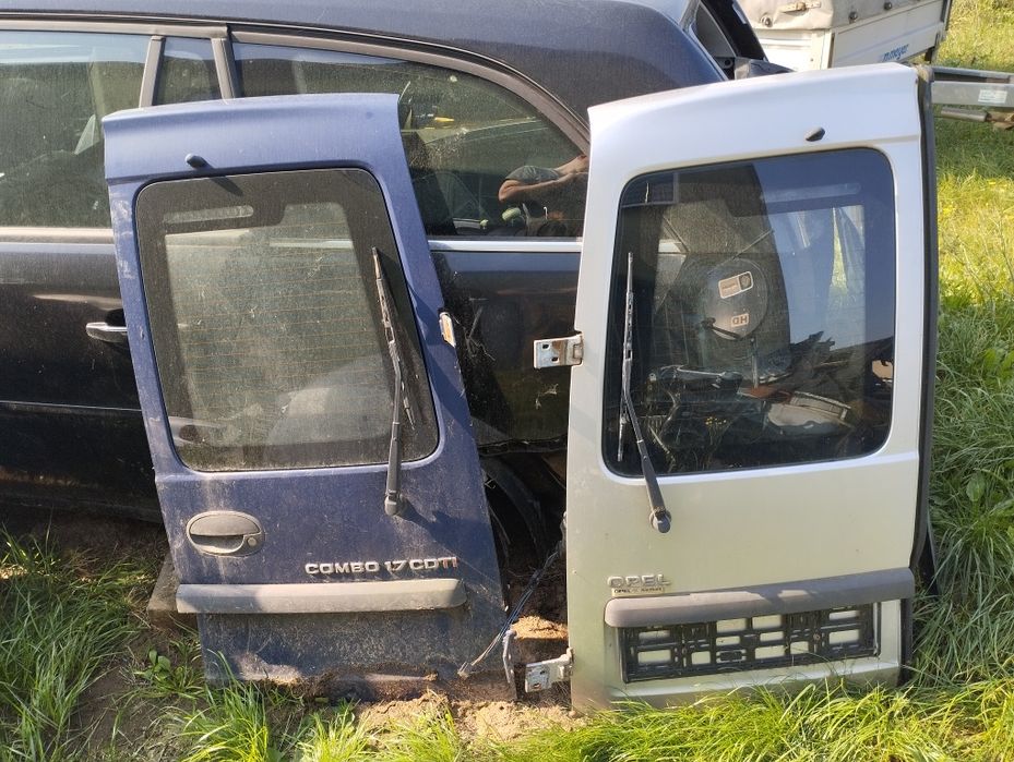 Opel combo drzwi tył