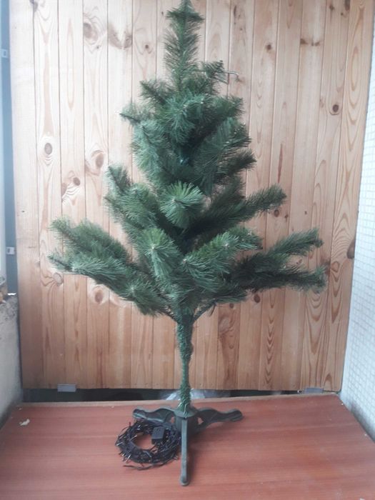 Штучна ялинка 1,25м з гірляндою.