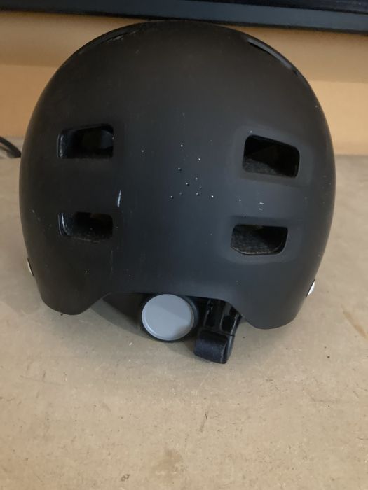 2 capacetes de proteção em jom estado