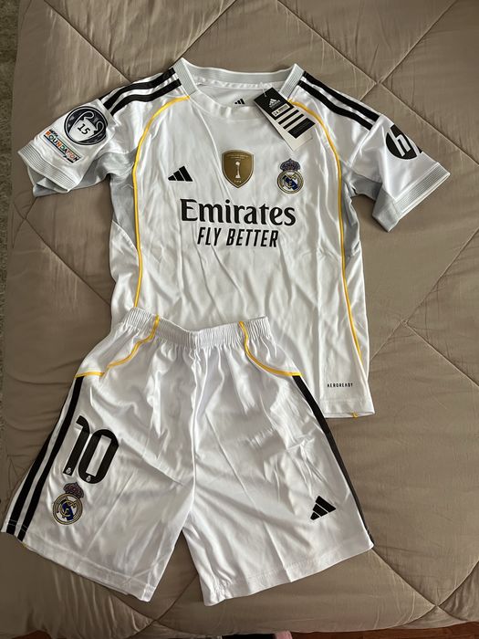 Camisola Real Madrid Mbappe Equipamento criança tamanho 10 anos
