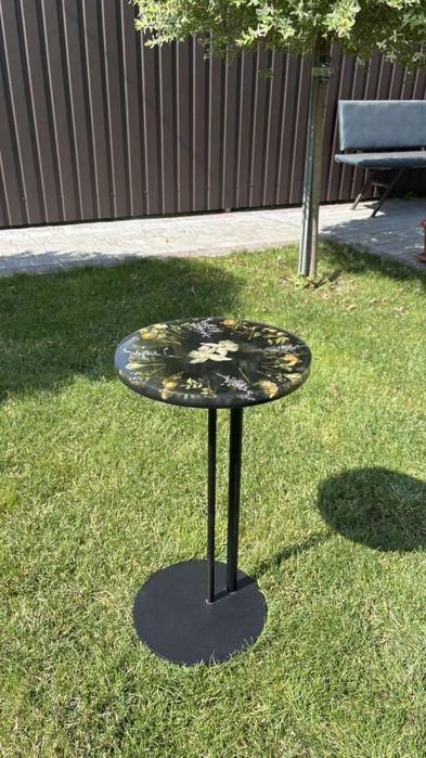 Столик з епоксидноі смоли.