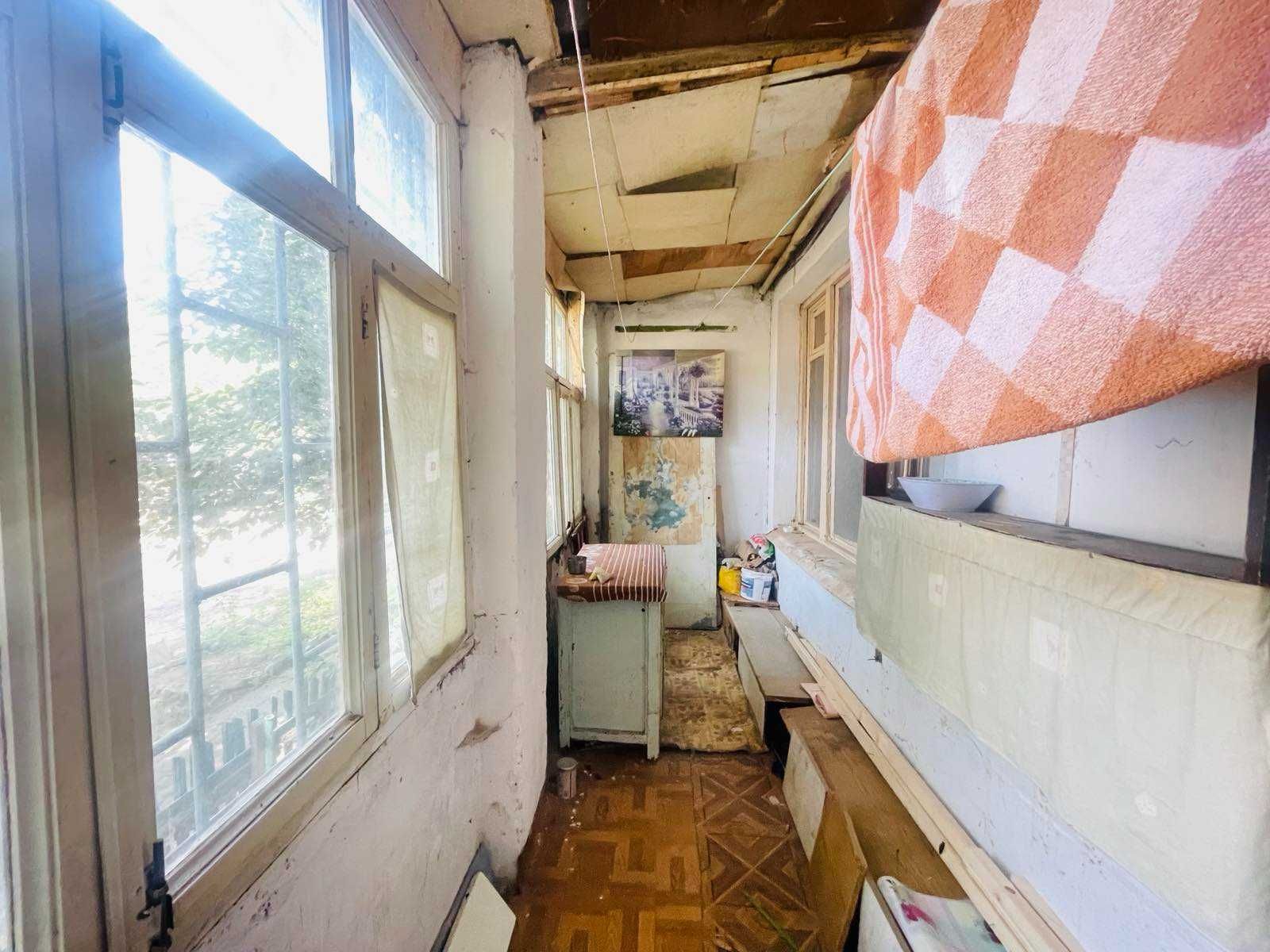 Продаю 2-ну квартиру. ПТЗ. Район  СШ 28. Не  кутова
