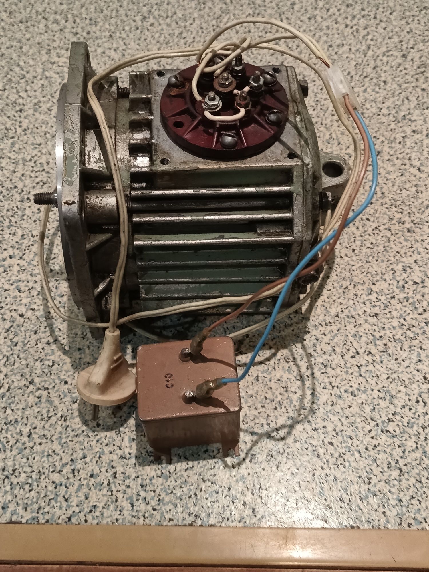 Асинхронный электродвигатель 220/380 в. 0.4 kw 2850 об/мин