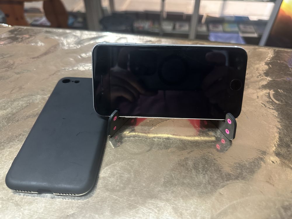 Vendo / troco iPhone SE 2020 branco 64gb como novo