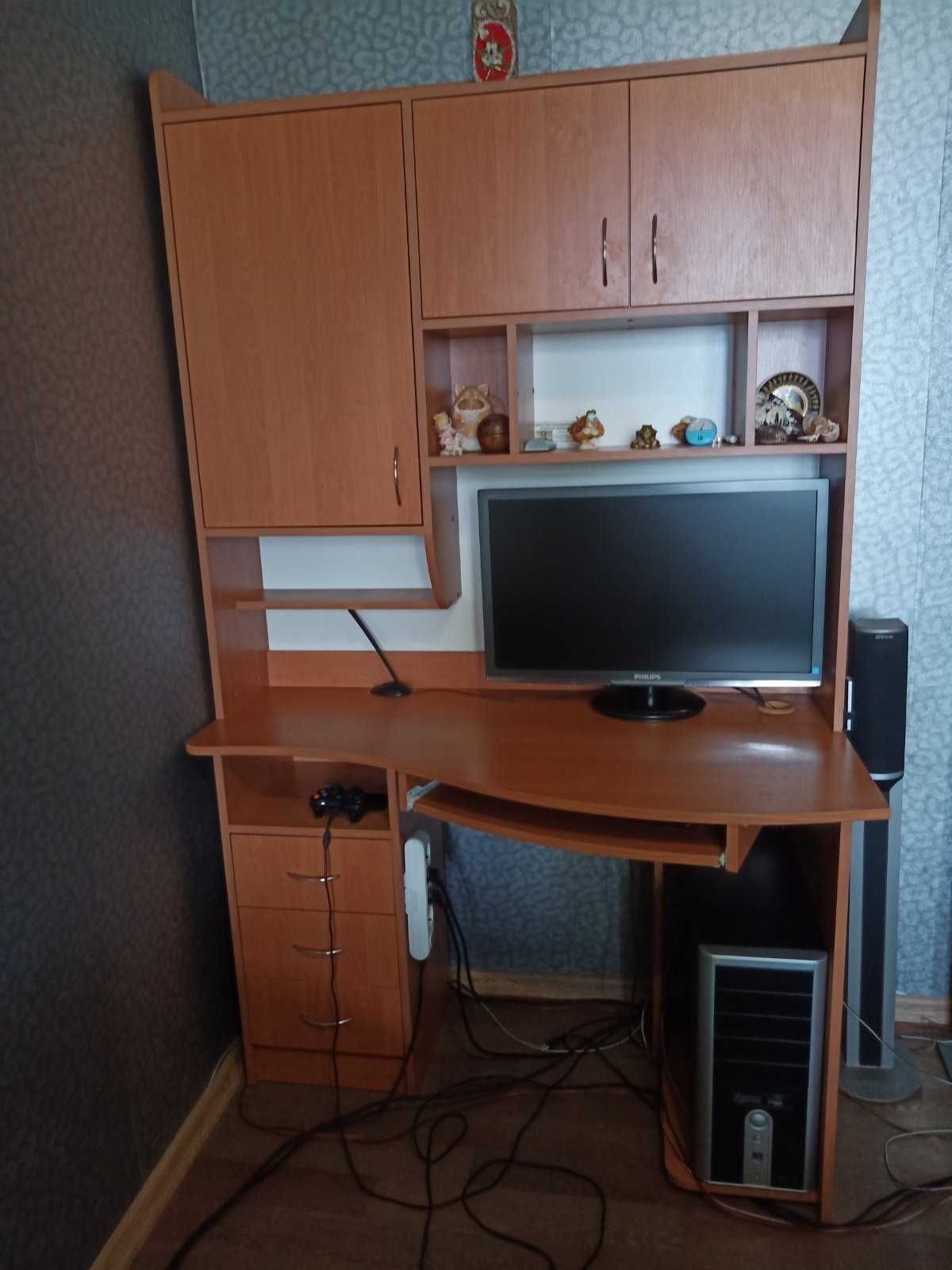 Продам компьютерный стол, высокий с надстройкой