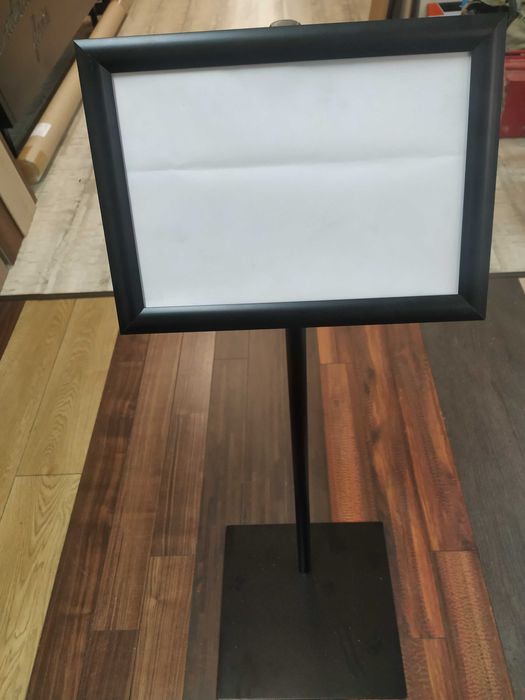 Stojak reklamowy z ramką