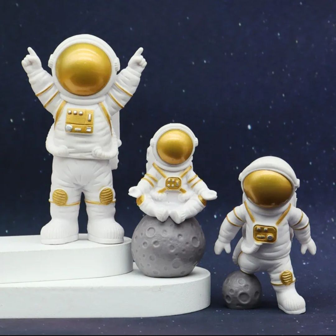 Астронавт космос космонавт декор прикраса статуетка