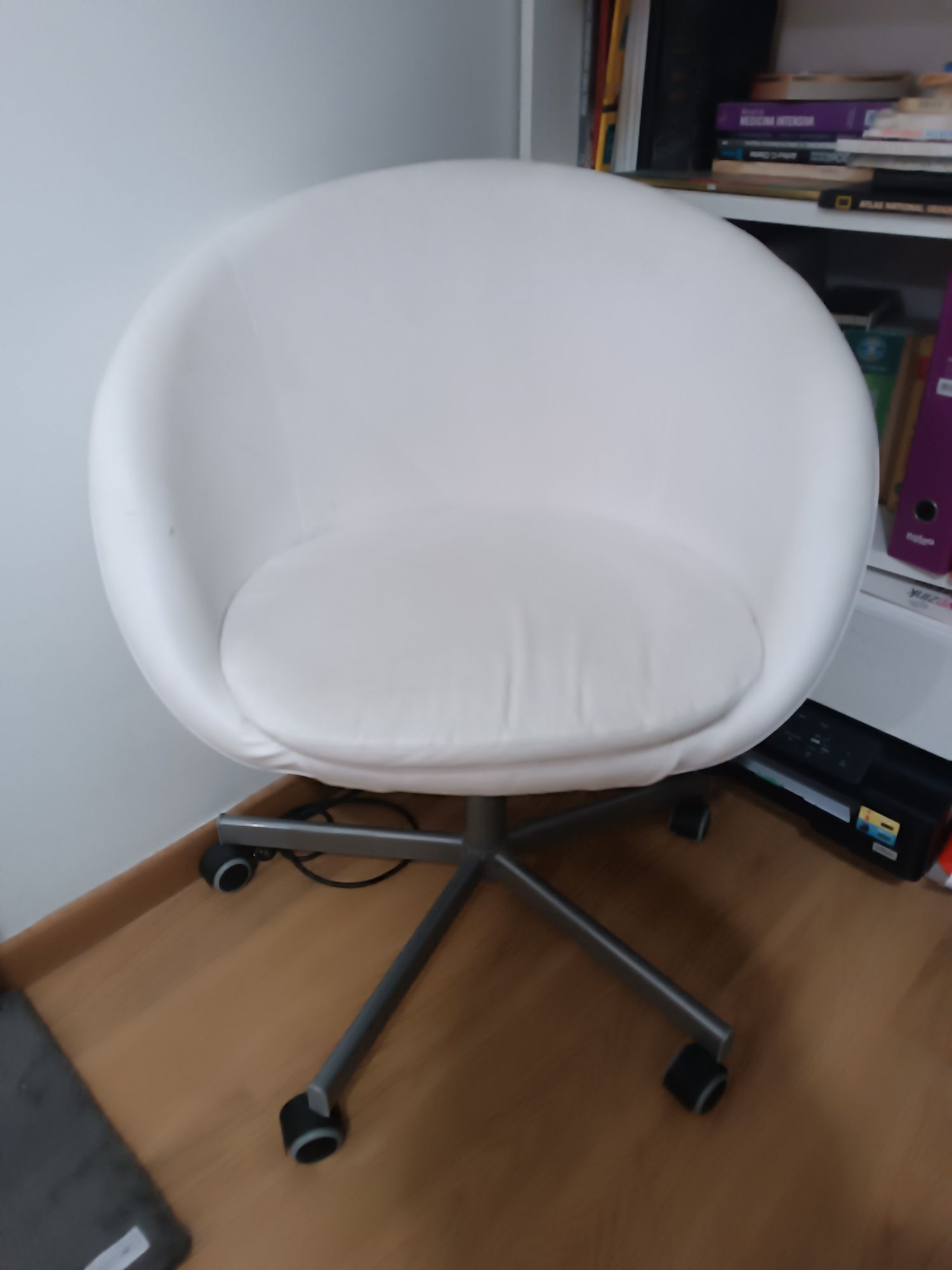Cadeira branca Ikea