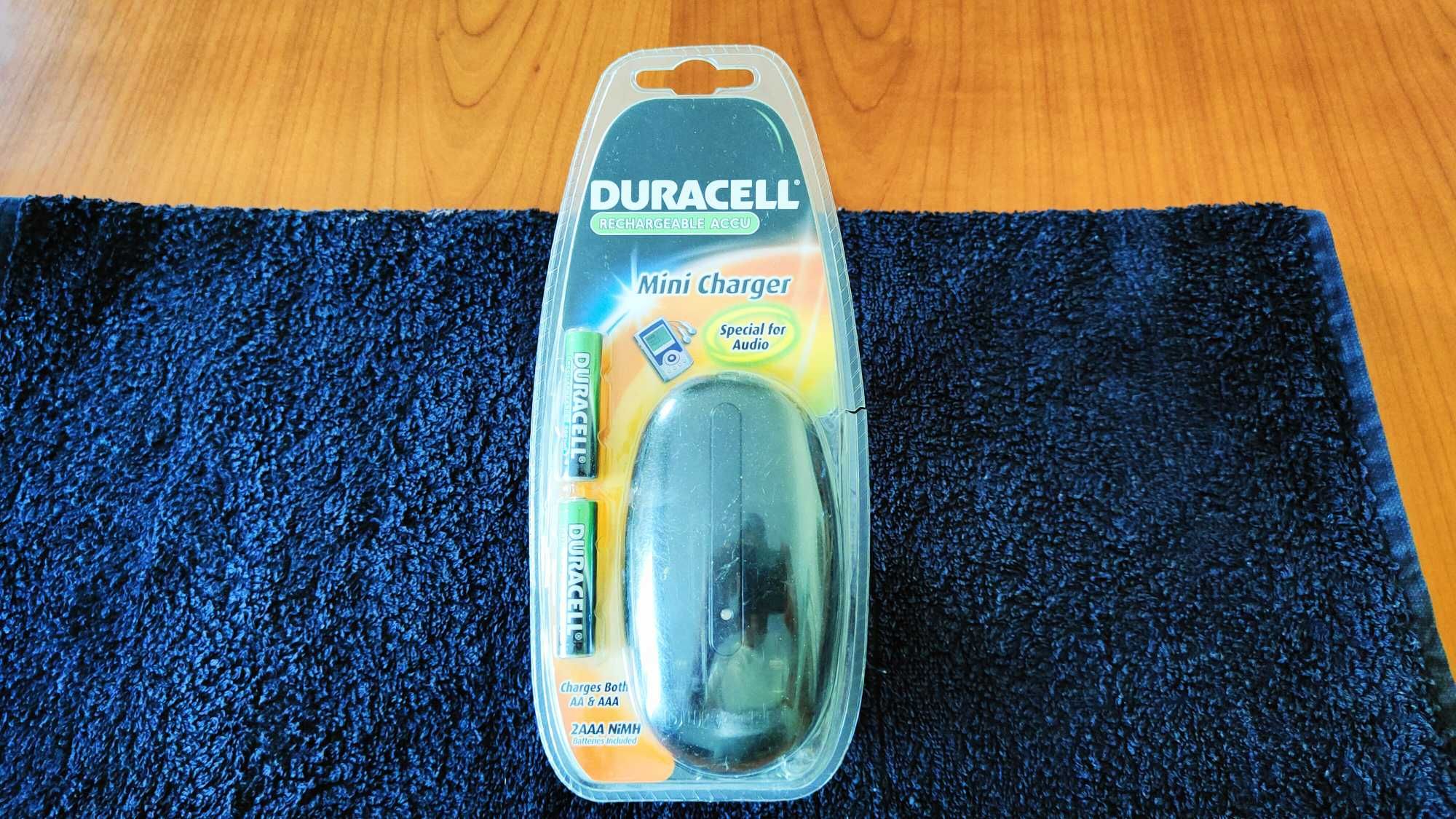 mini carregador Duracell de pilhas recarregáveis (AAA, AA)