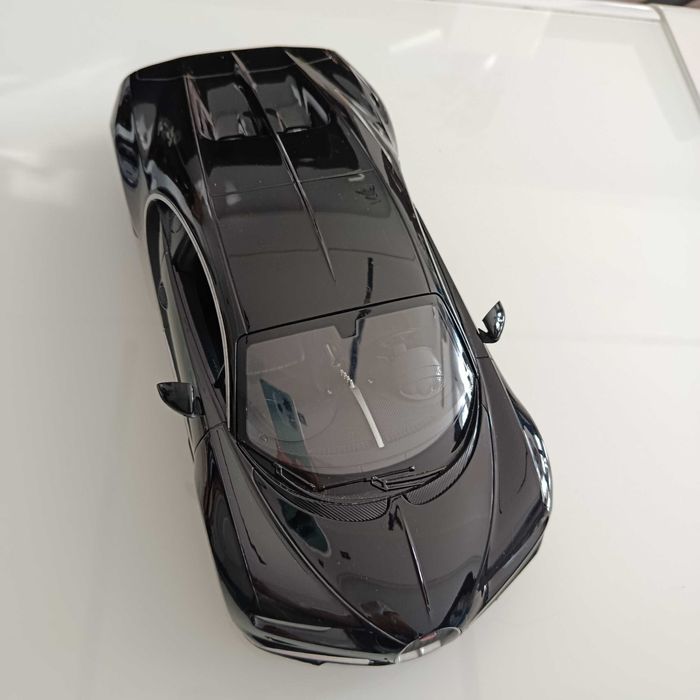 Duży samochód na sterowanie Bugatti Chiron, scala 1:14, światła