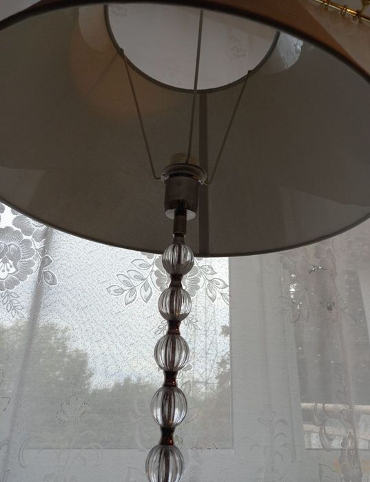 Duża lampa stojąca