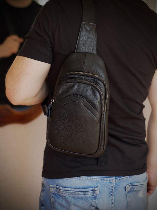 Сумка чоловіча на грудь шкіряна. Бананка. Сумка мужская слинг