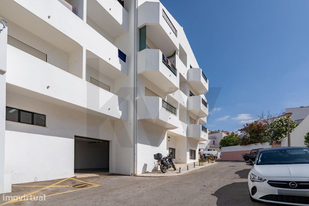 Garagem em Box com 55 m2 no Edifício Mira Alvor – Rés do chão