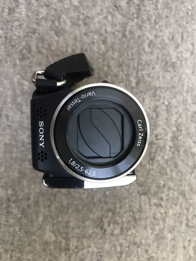 Видеокамера SONY HDR-CX110E